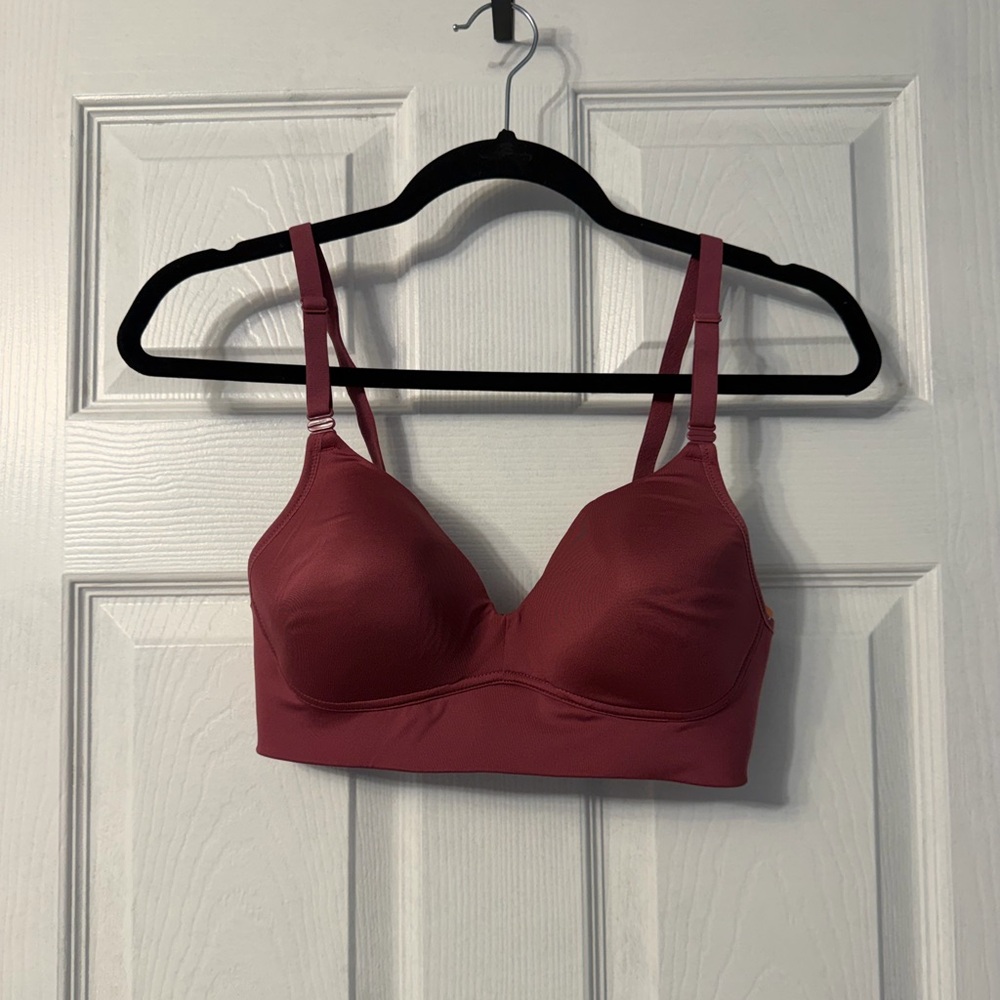 Warners NWT wireless bra size 34C